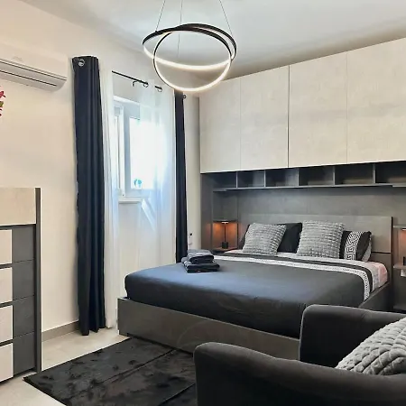 Private Pool Flat Near Valletta شقة *