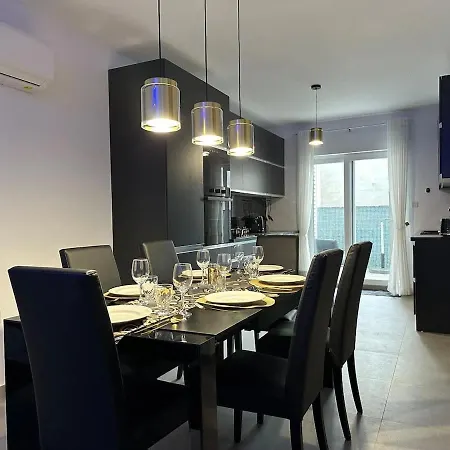 Private Pool Flat Near Valletta شقة Pietà