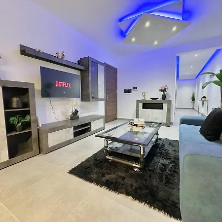 Private Pool Flat Near Valletta Appartement