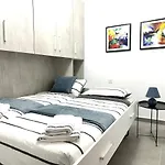Private Pool Flat Near Valletta شقة