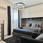 Private Pool Flat Near Valletta شقة *