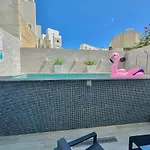 Private Pool Flat Near Valletta شقة *