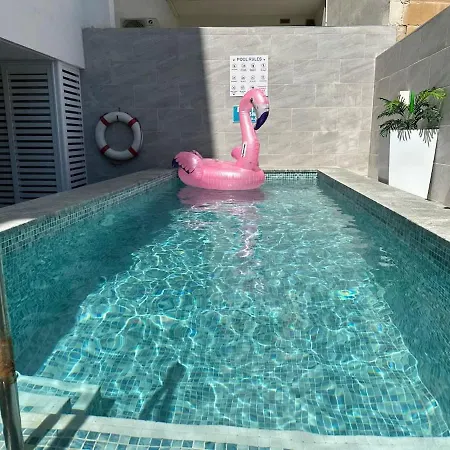 Private Pool Flat Near Valletta *