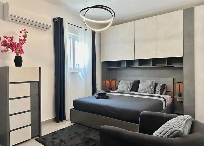 Private Pool Flat Near Valletta Apartment *